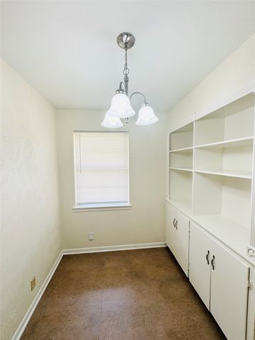 2803 Lockhart Avenue, Dallas, TX 75228