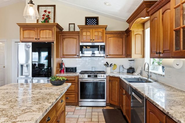 4205 W OAK RD N, Cedar Hills, UT 84062