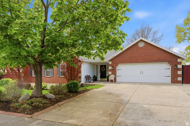 4205 W OAK RD N, Cedar Hills, UT 84062
