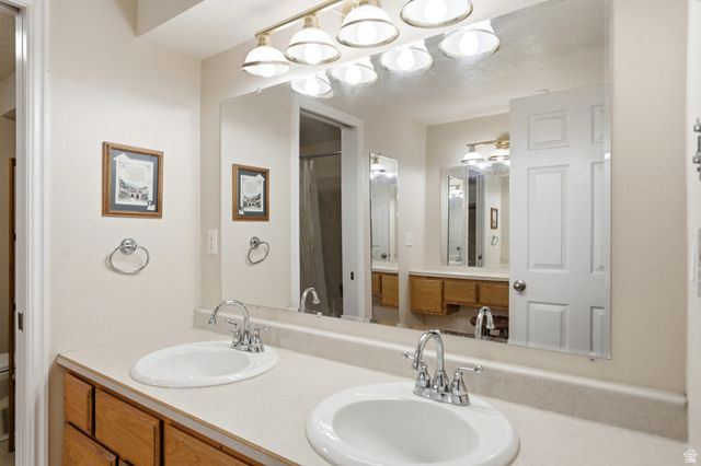 4205 W OAK RD N, Cedar Hills, UT 84062