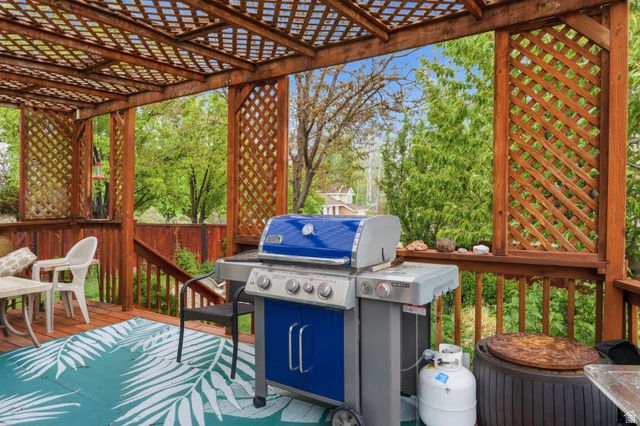 4205 W OAK RD N, Cedar Hills, UT 84062