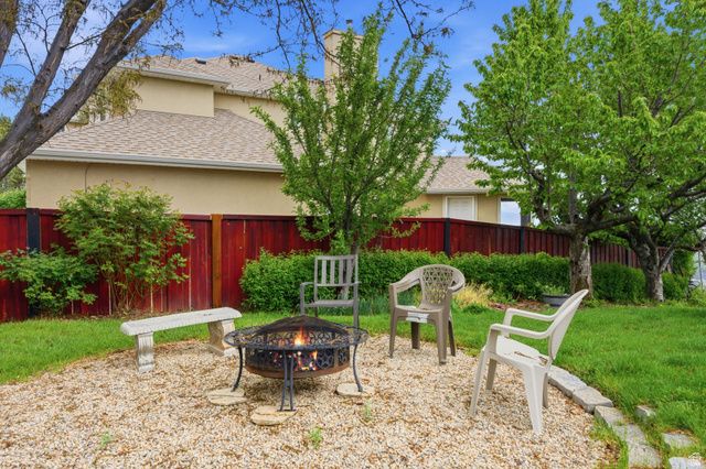 4205 W OAK RD N, Cedar Hills, UT 84062