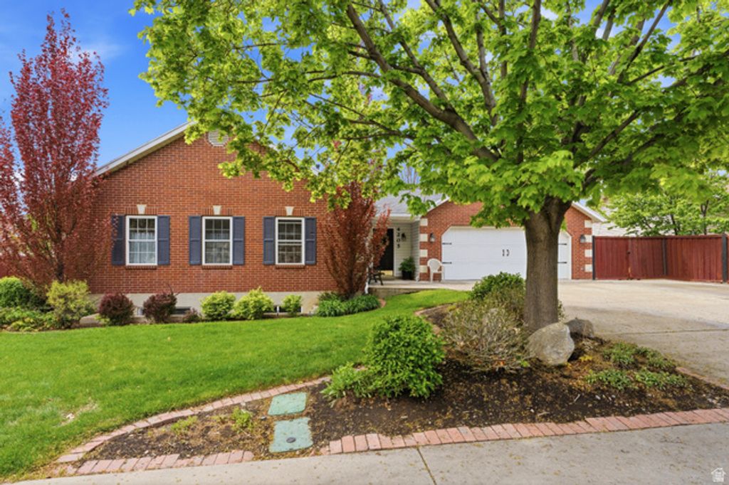 4205 W OAK RD N, Cedar Hills, UT 84062