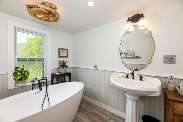 220 Stockbridge Corner Road, Alton, NH 03809