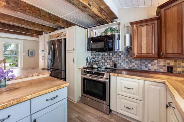 220 Stockbridge Corner Road, Alton, NH 03809