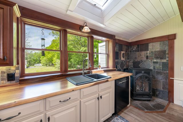 220 Stockbridge Corner Road, Alton, NH 03809