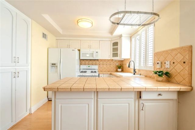 27666 Nugget Drive 3, Canyon Country, CA 91387