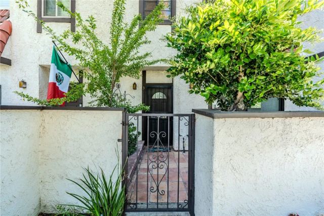 27666 Nugget Drive 3, Canyon Country, CA 91387