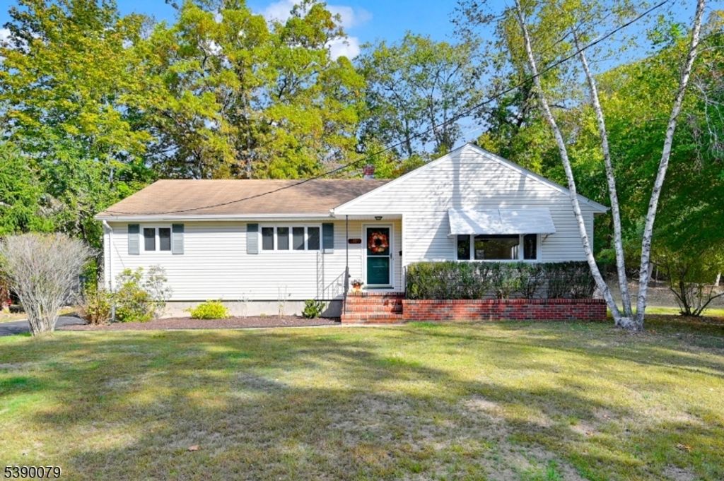 18 Colfax Ave, Wanaque Boro, NJ 07465