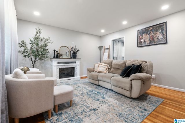 604 GRAVLEE LANE, Birmingham, AL 35206