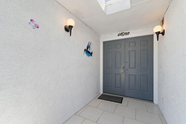 7954 SE Carlton Street E, Hobe Sound, FL 33455