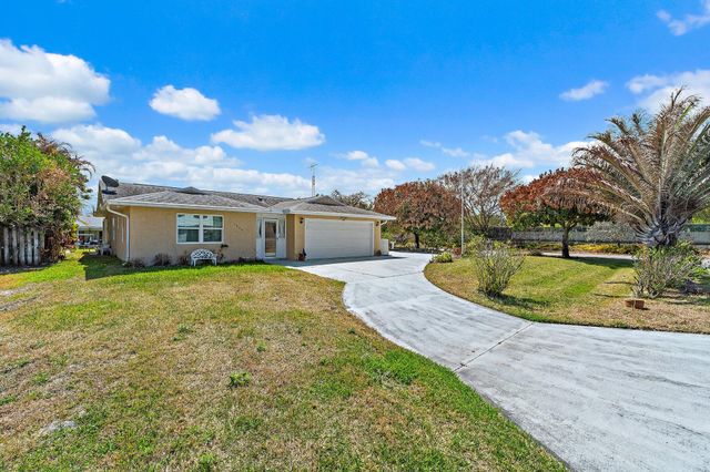 7954 SE Carlton Street E, Hobe Sound, FL 33455