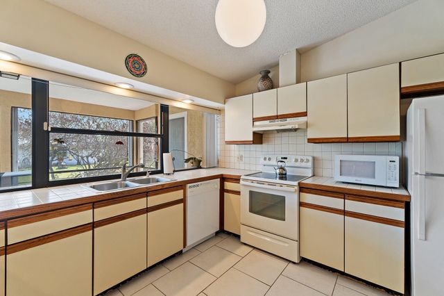 7954 SE Carlton Street E, Hobe Sound, FL 33455