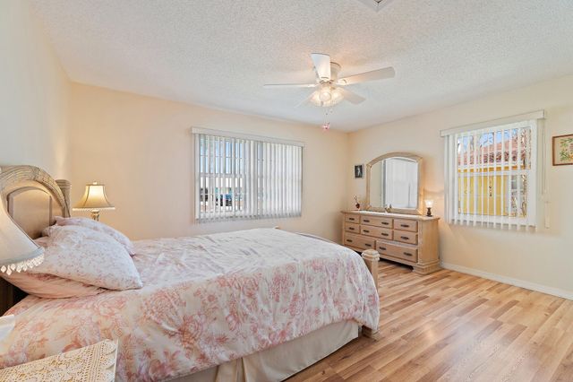 7954 SE Carlton Street E, Hobe Sound, FL 33455