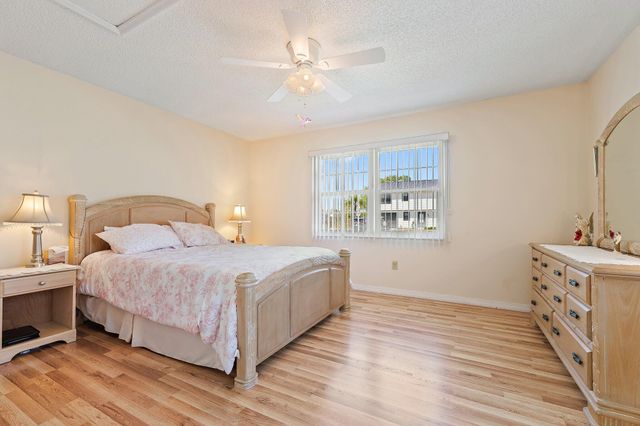 7954 SE Carlton Street E, Hobe Sound, FL 33455