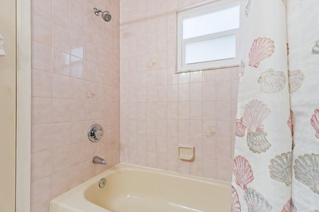 7954 SE Carlton Street E, Hobe Sound, FL 33455