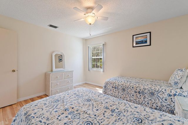 7954 SE Carlton Street E, Hobe Sound, FL 33455