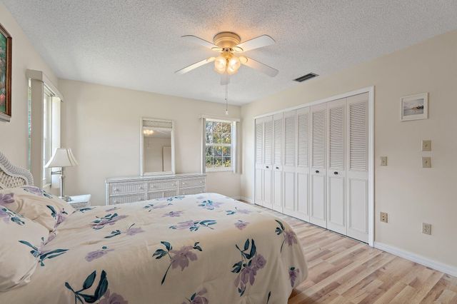 7954 SE Carlton Street E, Hobe Sound, FL 33455