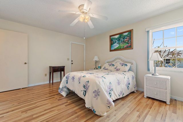 7954 SE Carlton Street E, Hobe Sound, FL 33455