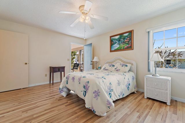 7954 SE Carlton Street E, Hobe Sound, FL 33455