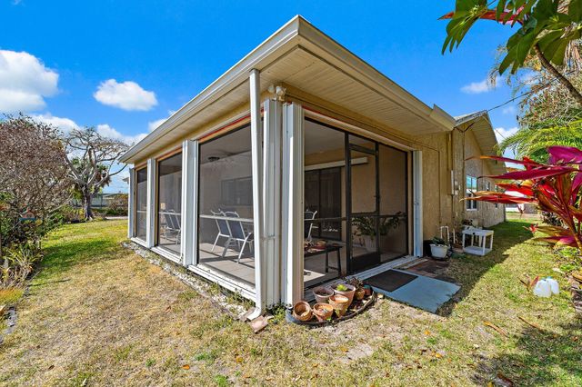 7954 SE Carlton Street E, Hobe Sound, FL 33455