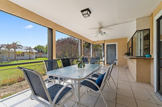 7954 SE Carlton Street E, Hobe Sound, FL 33455