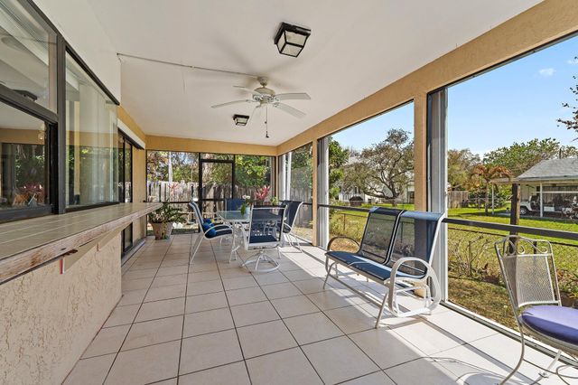 7954 SE Carlton Street E, Hobe Sound, FL 33455