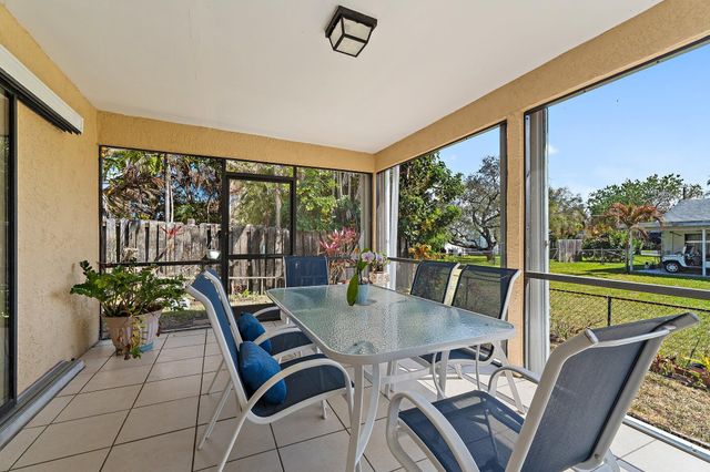 7954 SE Carlton Street E, Hobe Sound, FL 33455