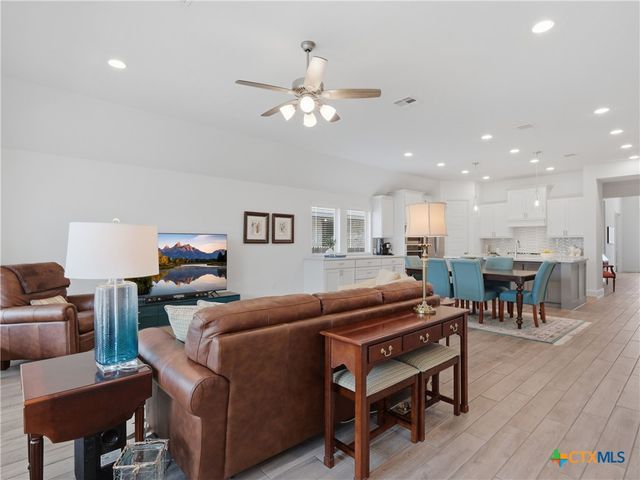 1833 Luna Street, New Braunfels, TX 78132