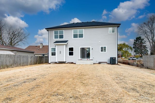 25W275 Doris Avenue, Carol Stream, IL 60188