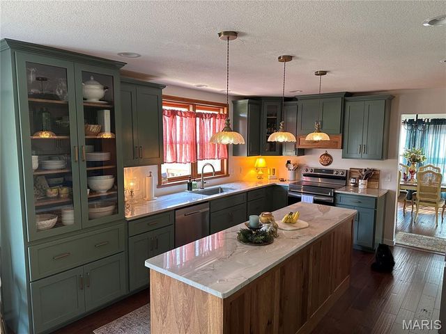 484 County Road 304, Poplar Bluff, MO 63901