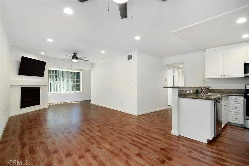 5525 Canoga Avenue 124, Woodland Hills, CA 91367 — exterior