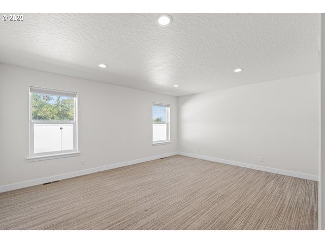 590 Sw COTTONWOOD Dr, Hermiston, OR 97838