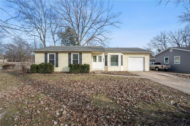 101 SE BRENTWOOD Drive, Lee's Summit, MO 64063