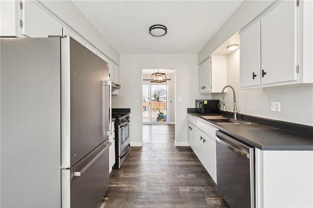 101 SE BRENTWOOD Drive, Lee's Summit, MO 64063