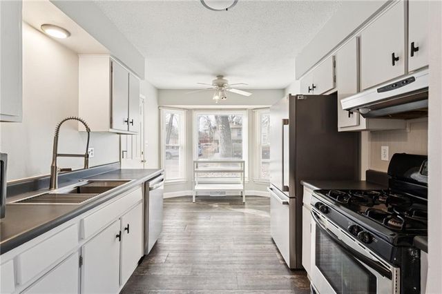 101 SE BRENTWOOD Drive, Lee's Summit, MO 64063