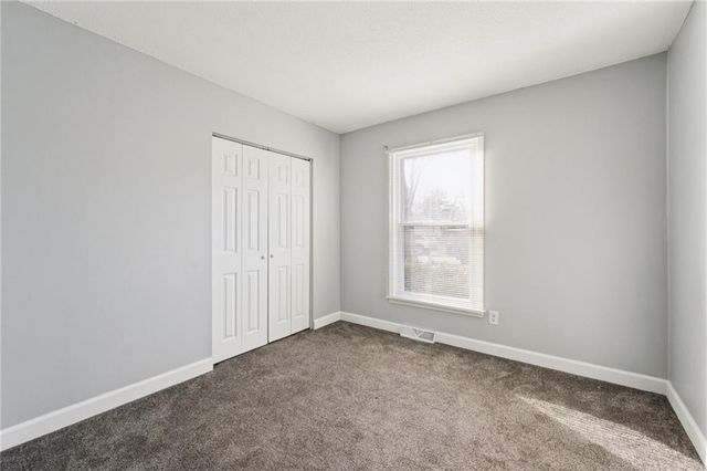 101 SE BRENTWOOD Drive, Lee's Summit, MO 64063