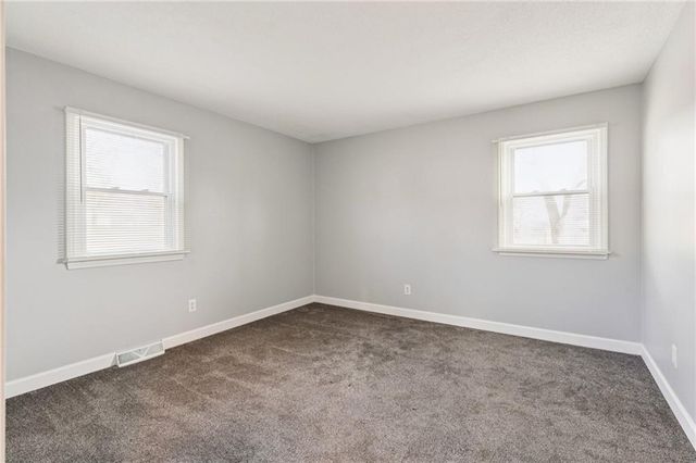 101 SE BRENTWOOD Drive, Lee's Summit, MO 64063