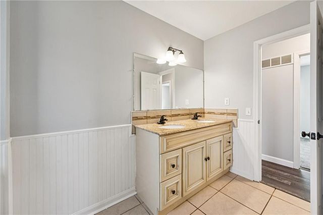 101 SE BRENTWOOD Drive, Lee's Summit, MO 64063