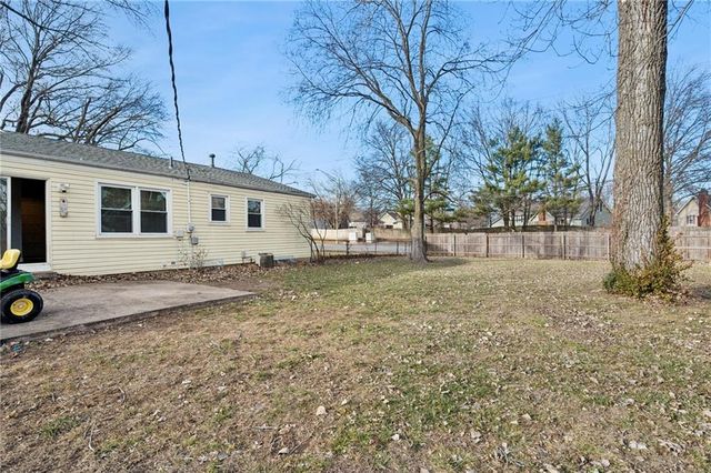 101 SE BRENTWOOD Drive, Lee's Summit, MO 64063