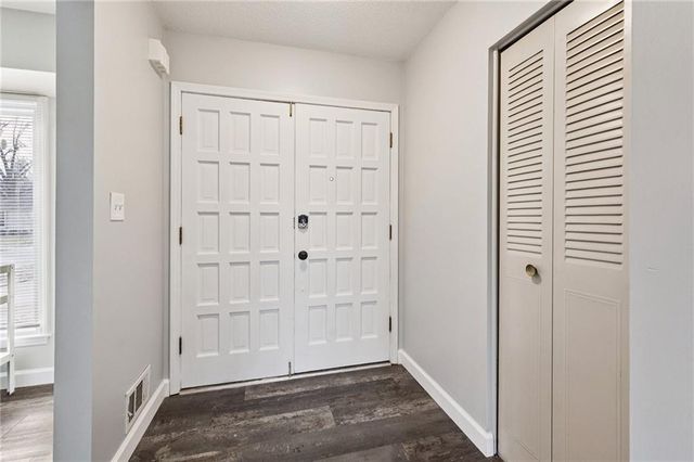 101 SE BRENTWOOD Drive, Lee's Summit, MO 64063