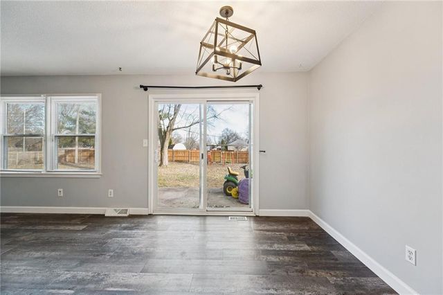 101 SE BRENTWOOD Drive, Lee's Summit, MO 64063