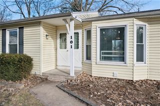101 SE BRENTWOOD Drive, Lee's Summit, MO 64063