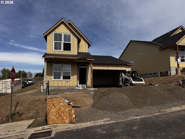 869 W Washington St, Carlton, OR 97111