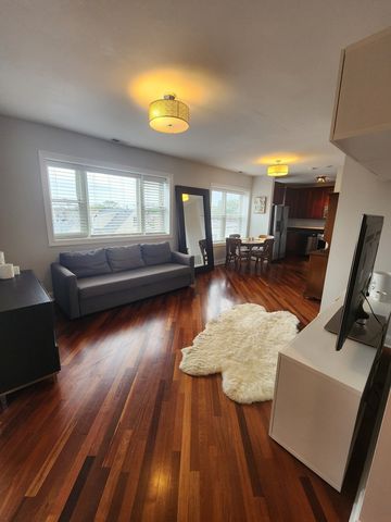 3335 W BELLE PLAINE Avenue 3A, Chicago, IL 60618