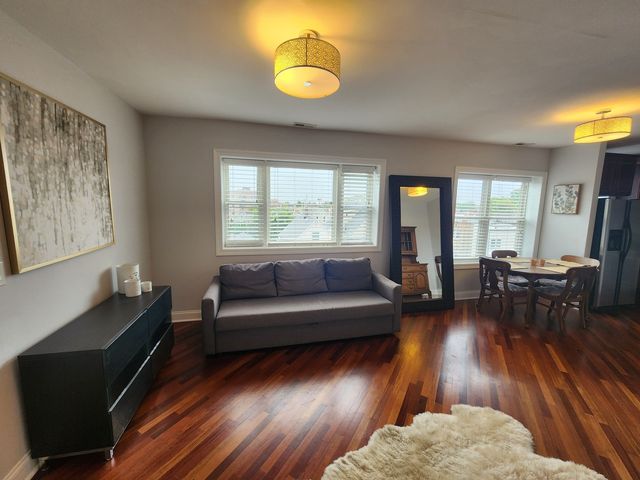 3335 W BELLE PLAINE Avenue 3A, Chicago, IL 60618