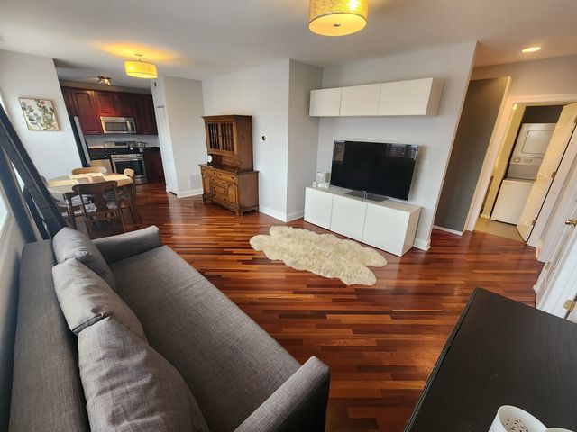 3335 W BELLE PLAINE Avenue 3A, Chicago, IL 60618