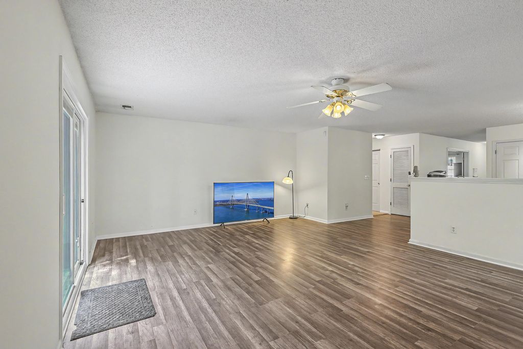 Image 13 of property listing at 181 Apache Drive, Summerville, SC 29483