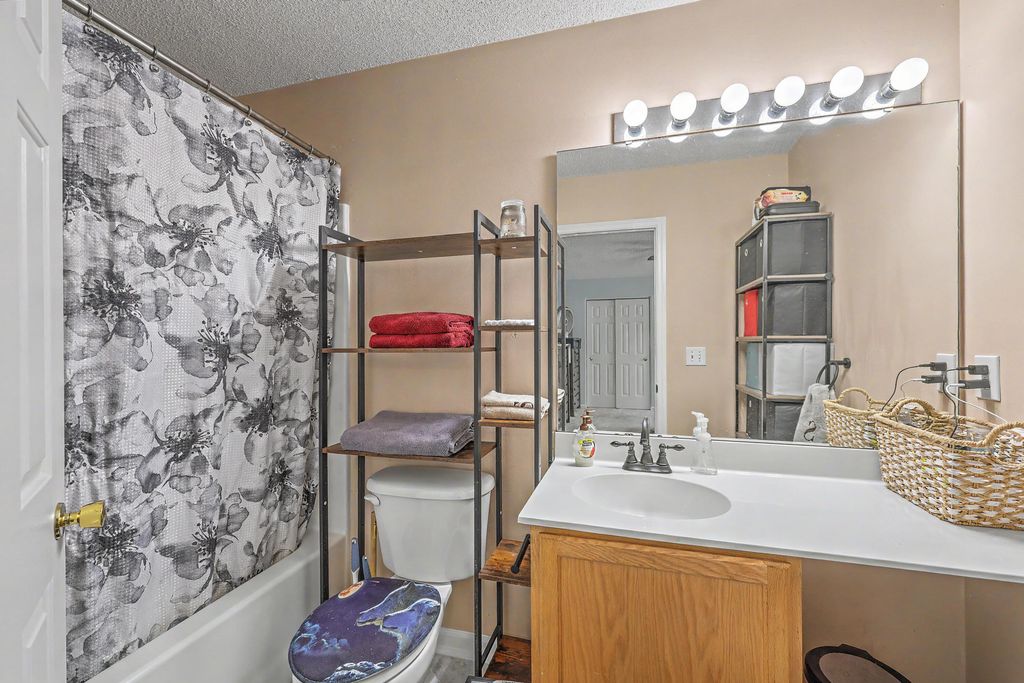 Image 19 of property listing at 181 Apache Drive, Summerville, SC 29483