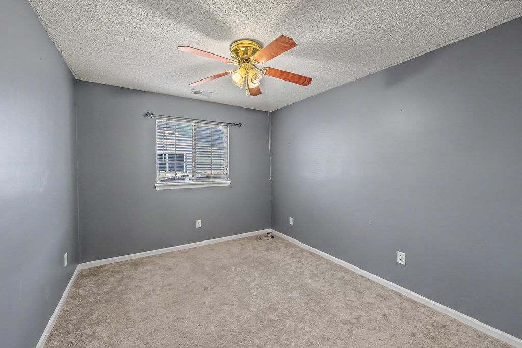 Image 22 of property listing at 181 Apache Drive, Summerville, SC 29483